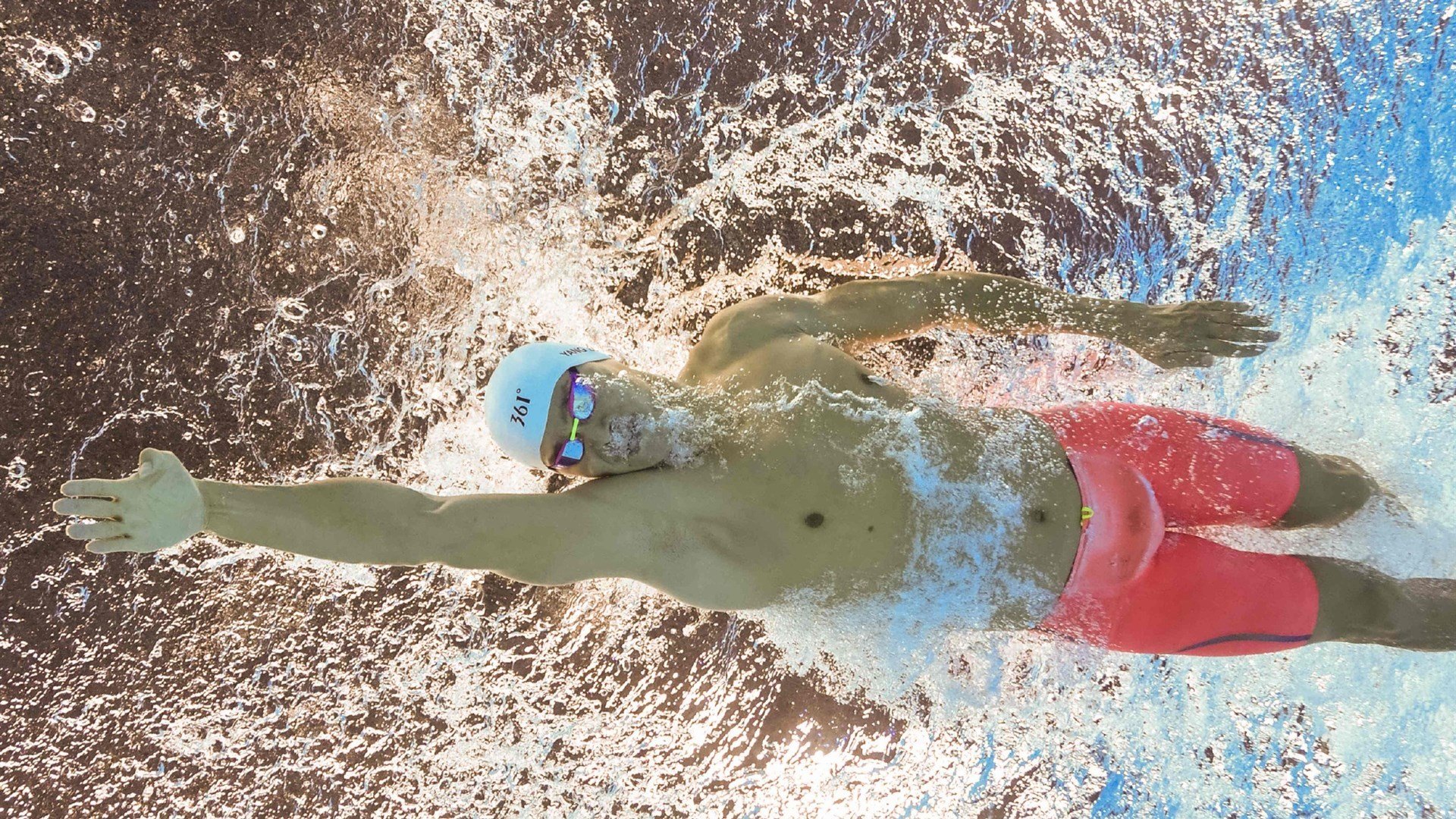 【冠军故事】夺冠球队背后的荣耀与努力，夺得总冠军的球队