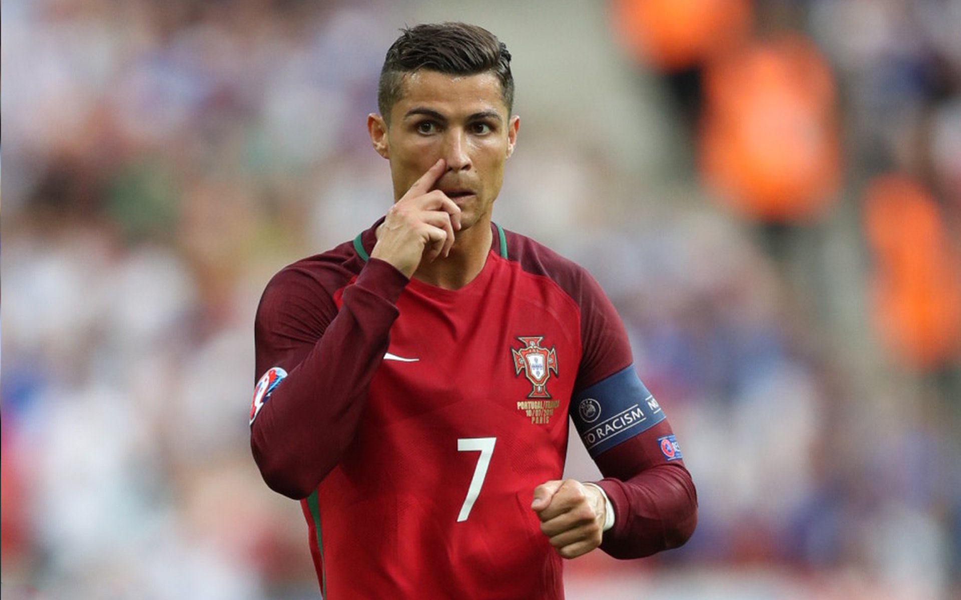 摩洛哥骑手法赫德·阿尔·哈桑在2024年巴黎奥运会三项赛中以“Valor”马匹获得第25名，展现坚韧精神。