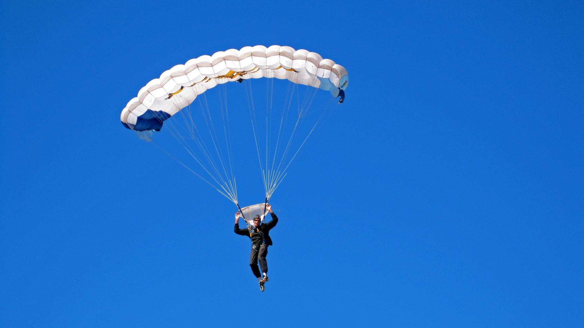 特色科技赋能青少年篮球训练，智能设备推动训练科学化，青少年篮球训练课程